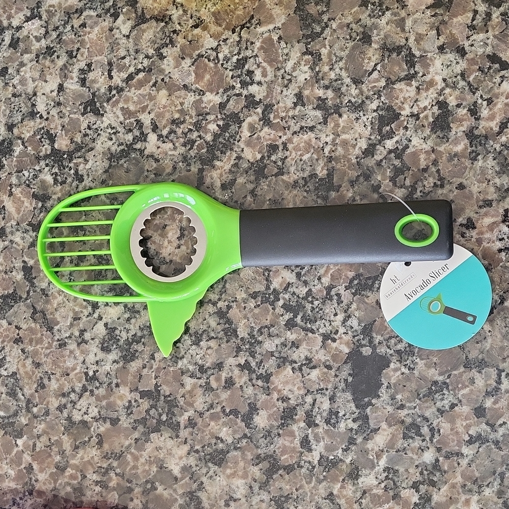 Household Trends Avocado Slicer new green/ black w/tags